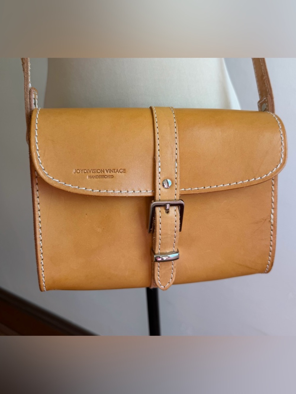 JOYDIVISION Vintage Handstitched Leather Crossbody Tan Small Saddle Bag